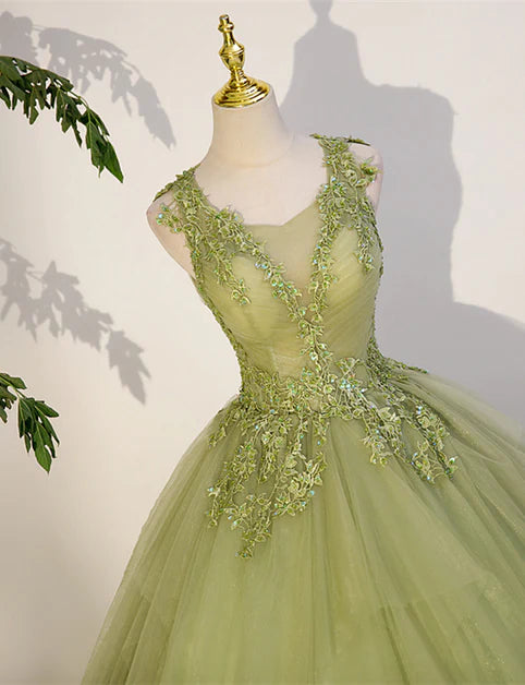 Robe de bal élégante en dentelle vert clair, coupe trapèze transparente, décolleté vert clair, sans manches, épaules dénudées