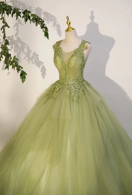 Robe de bal élégante en dentelle vert clair, coupe trapèze transparente, décolleté vert clair, sans manches, épaules dénudées
