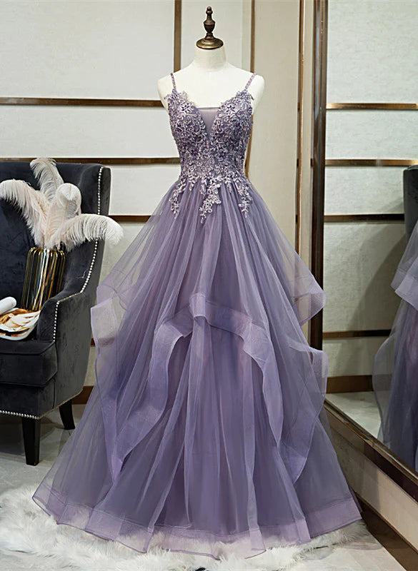 Robe de soirée élégante lavande sans manches en dentelle à paillettes et cristaux perlés Robe de soirée lavande trapèze à fines bretelles, dos nu et longueur au sol