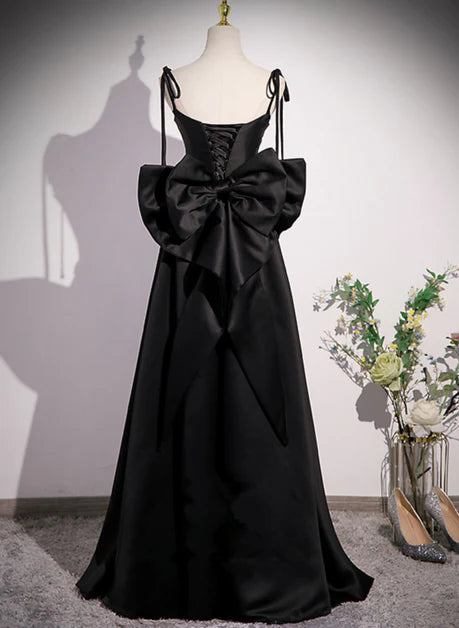 Robe de bal en satin perlé noir à la mode, ligne A/princesse, bretelles fines, sans manches, dos nu, nœud et robe de soirée longue