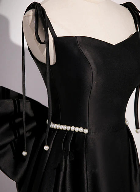 Robe de bal en satin perlé noir à la mode, ligne A/princesse, bretelles fines, sans manches, dos nu, nœud et robe de soirée longue
