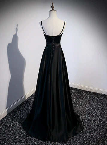 Edles und minimalistisches schwarzes ärmelloses schulterfreies langes Partykleid aus Satin, schwarzes A-förmiges, dünnes Schulterträgerkleid ohne Rücken und bodenlanges Abendkleid