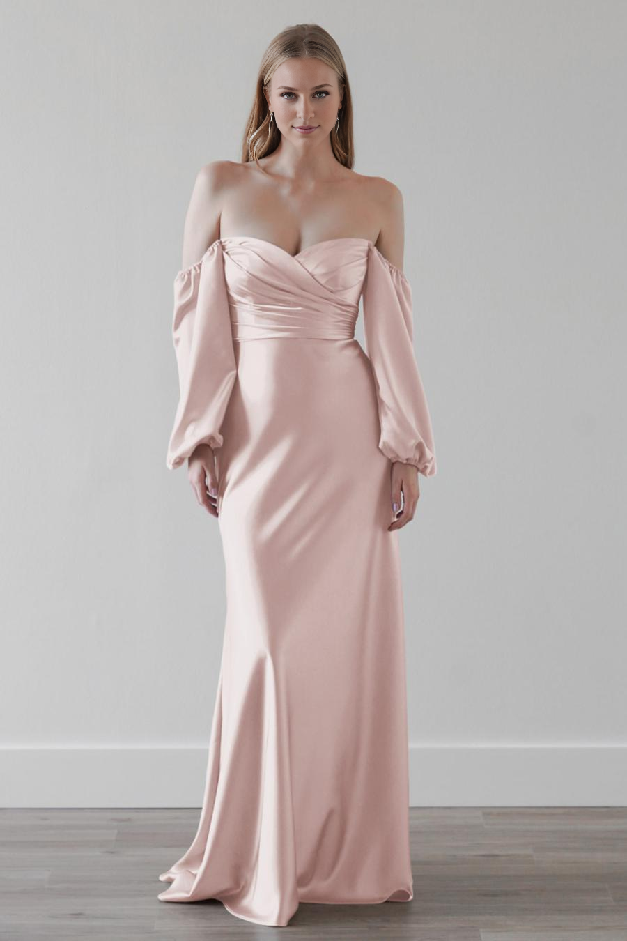 Schulterfreies, langärmliges, trägerloses, rückenfreies und bodenlanges Ballkleid