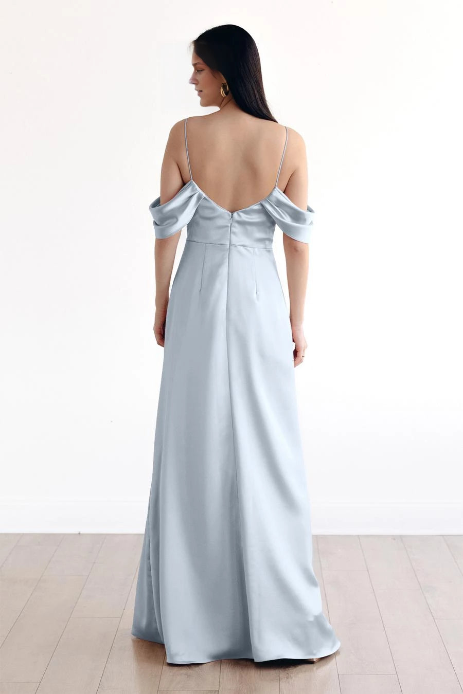 Ärmelloses, schulterfreies, rückenfreies Ballkleid mit schmalen Trägern, seitlichem Schlitz und bodenlanger Länge