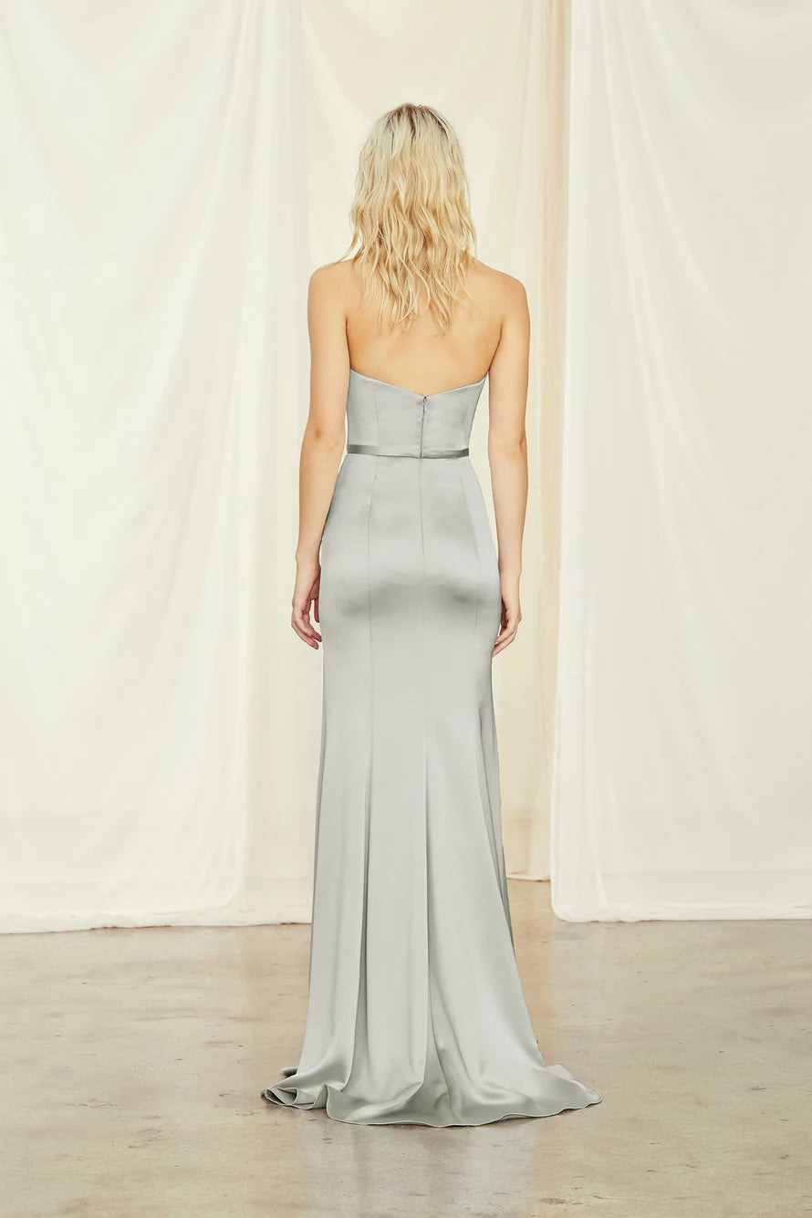 Schulterfreies, ärmelloses, trägerloses, rückenfreies Ballkleid mit Seitenschlitz und bodenlanger Länge