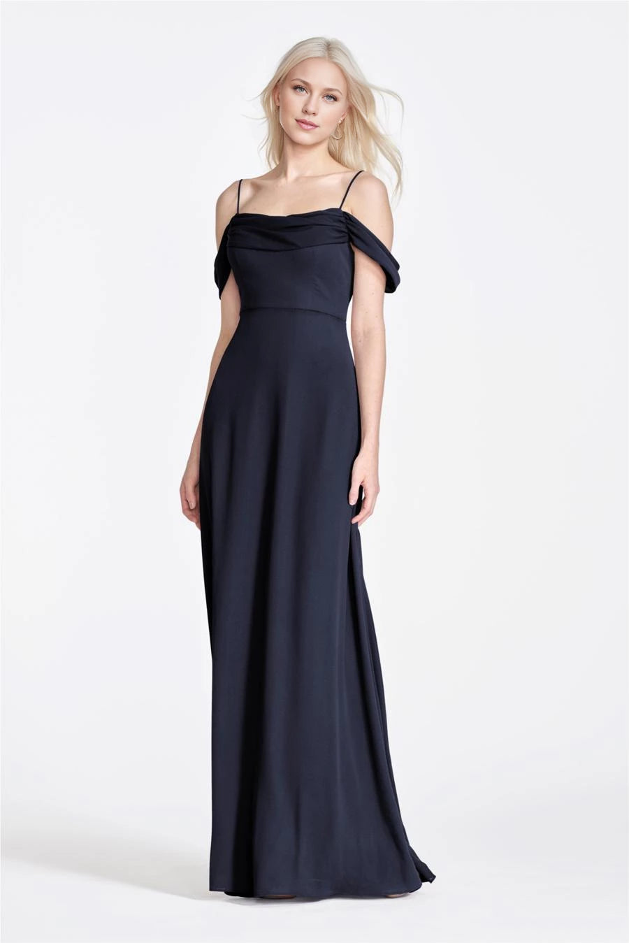 Schulterfreies, ärmelloses, rückenfreies und bodenlanges Abendkleid mit dünnen Trägern