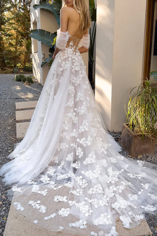 Robe de mariée bohème en dentelle avec appliques et coupe trapèze