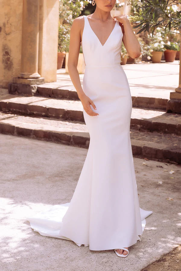 Robe de mariée minimaliste en satin à col en V et à queue de poisson