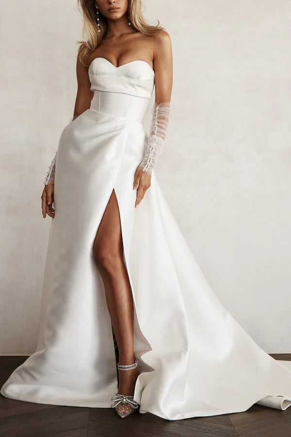 Robe de mariée en satin plissé à manches simples et douces