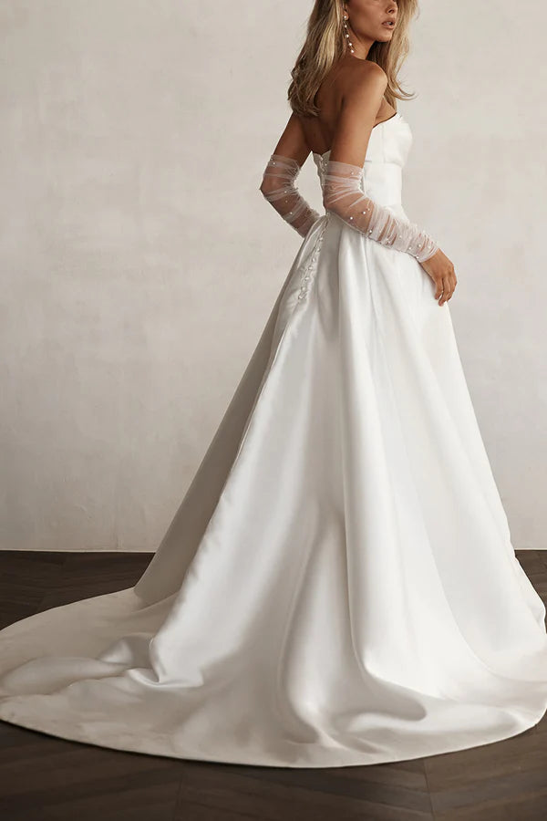 Robe de mariée en satin plissé à manches simples et douces
