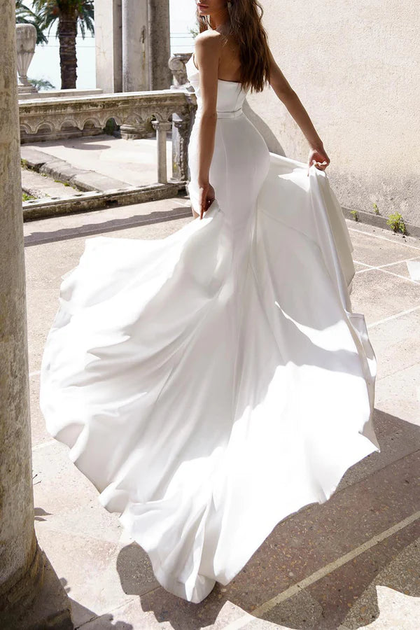 Meerjungfrau/Trompete Brautkleid Illusion Ausschnitt Perlen Satin Plissee Brautkleid