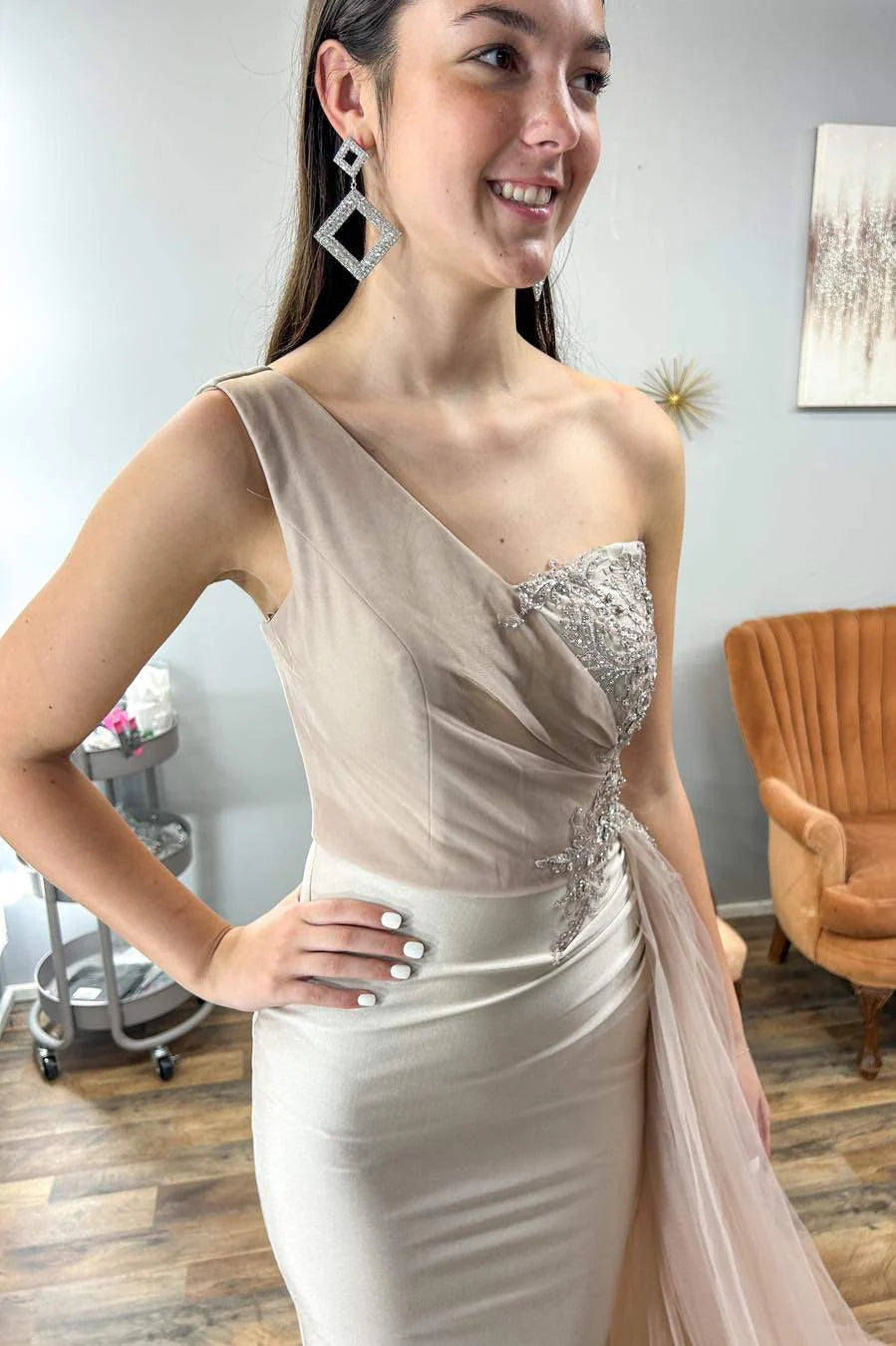 Refined Mermaid One-Shoulder Beaded Tulle-Overlay Floor-Length Prom Dress
