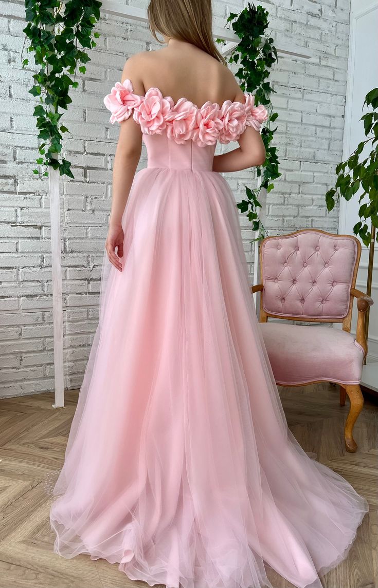 Romantic Ball-Gown Off-the-Shoulder Sleeveless Floral-Appliqué Back Floor-Length Prom Dress