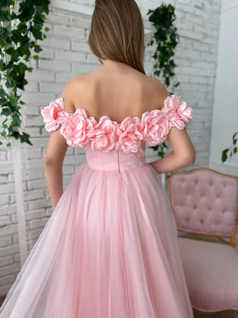 Romantic Ball-Gown Off-the-Shoulder Sleeveless Floral-Appliqué Back Floor-Length Prom Dress
