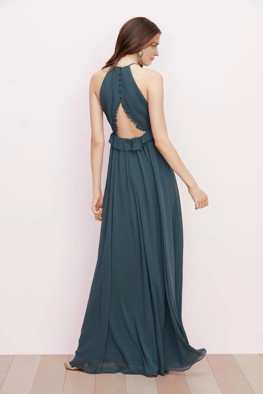 Rundhalsausschnitt, ärmellos, plissierte Details, rückenfrei und bodenlang, Ballkleid