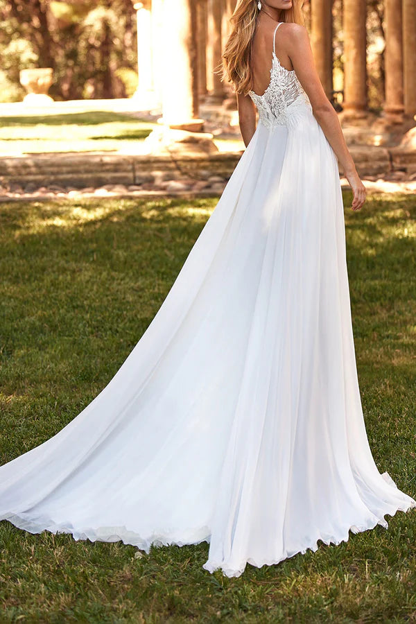 Robe de mariée fendue style bohème en dentelle avec décolleté en V et illusion