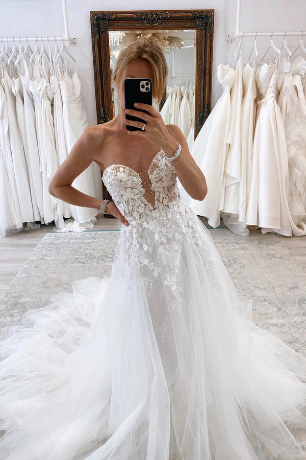 Robe de mariée rurale en dentelle avec col illusion et décalcomanie