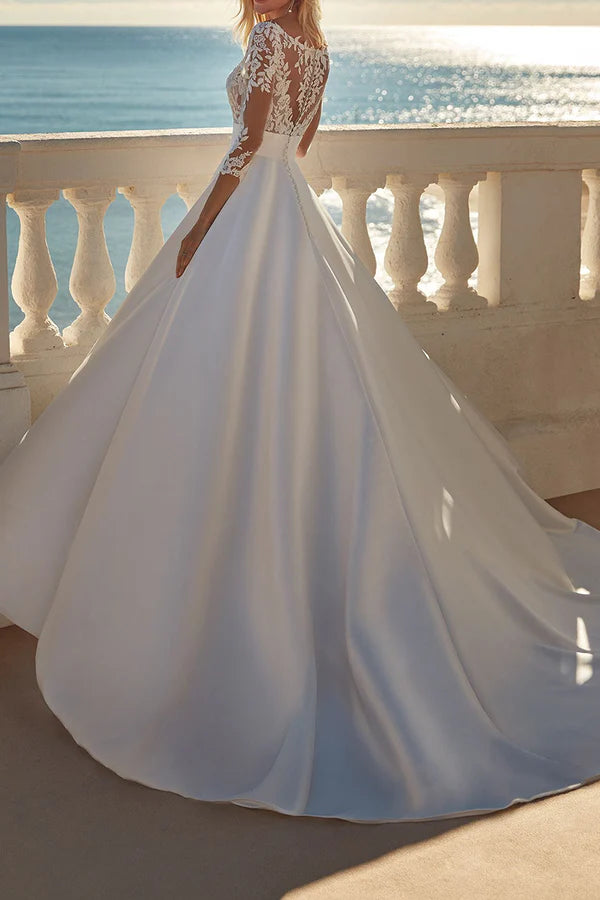 Robe de mariée en satin à col en V et manches 3/4