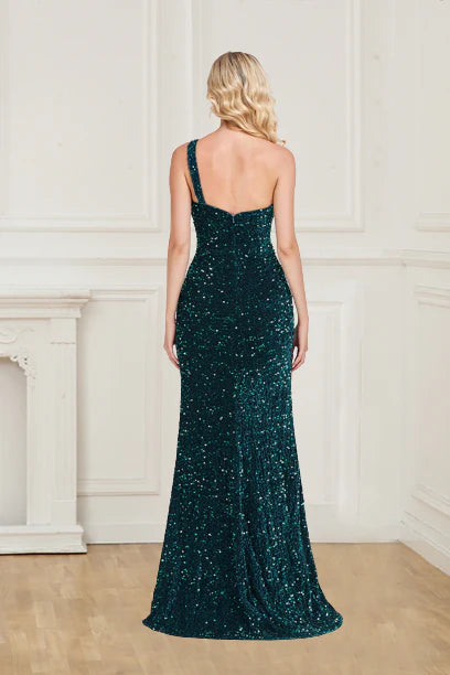 Bodenlanges Ballkleid mit funkelndem Paillettenschlitz an der Schulter