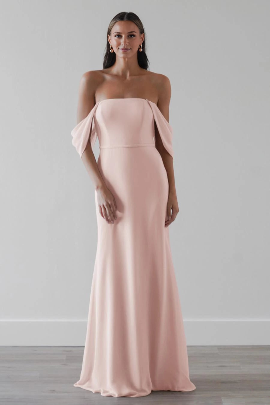 Schulterfreies, ärmelloses, rückenfreies und bodenlanges Ballkleid mit quadratischem Ausschnitt