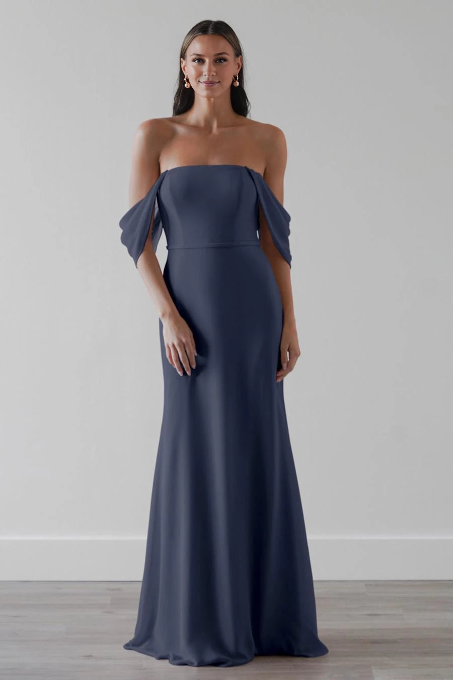 Schulterfreies, ärmelloses, rückenfreies und bodenlanges Ballkleid mit quadratischem Ausschnitt