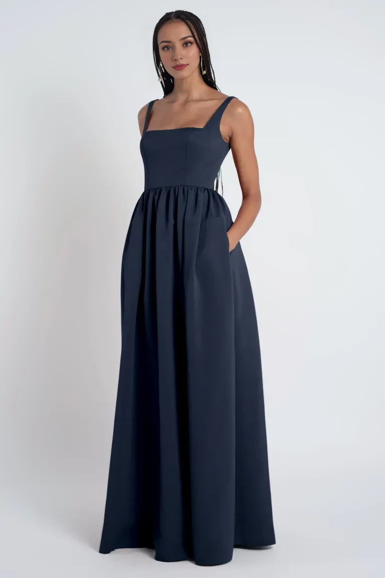 Schulterfreies, ärmelloses, rückenfreies und bodenlanges Abendkleid mit quadratischem Ausschnitt