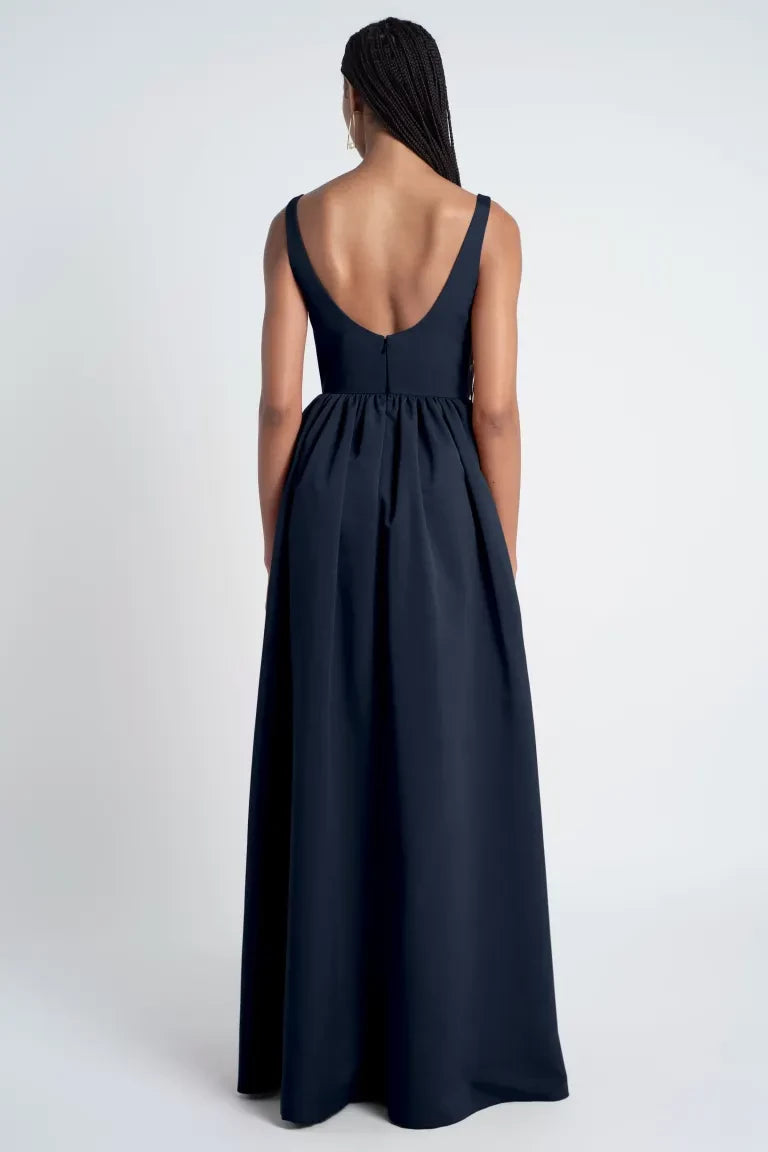 Schulterfreies, ärmelloses, rückenfreies und bodenlanges Abendkleid mit quadratischem Ausschnitt