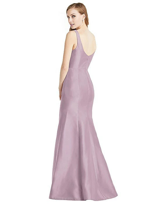 Abendkleid in Bodenlänge mit schulterfreiem, ärmellosem, rückenfreiem und quadratischem Ausschnitt und Seitenschlitz