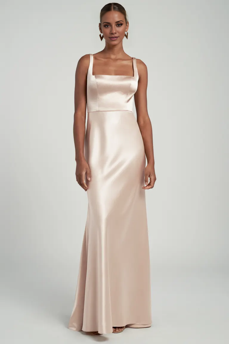 Schulterfreies, ärmelloses, rückenfreies und bodenlanges Abendkleid aus Satin mit quadratischem Ausschnitt