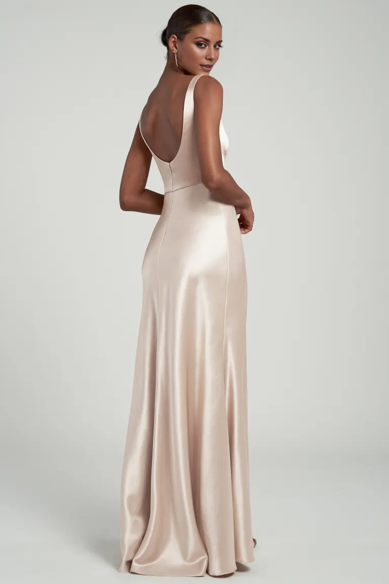 Schulterfreies, ärmelloses, rückenfreies und bodenlanges Abendkleid aus Satin mit quadratischem Ausschnitt