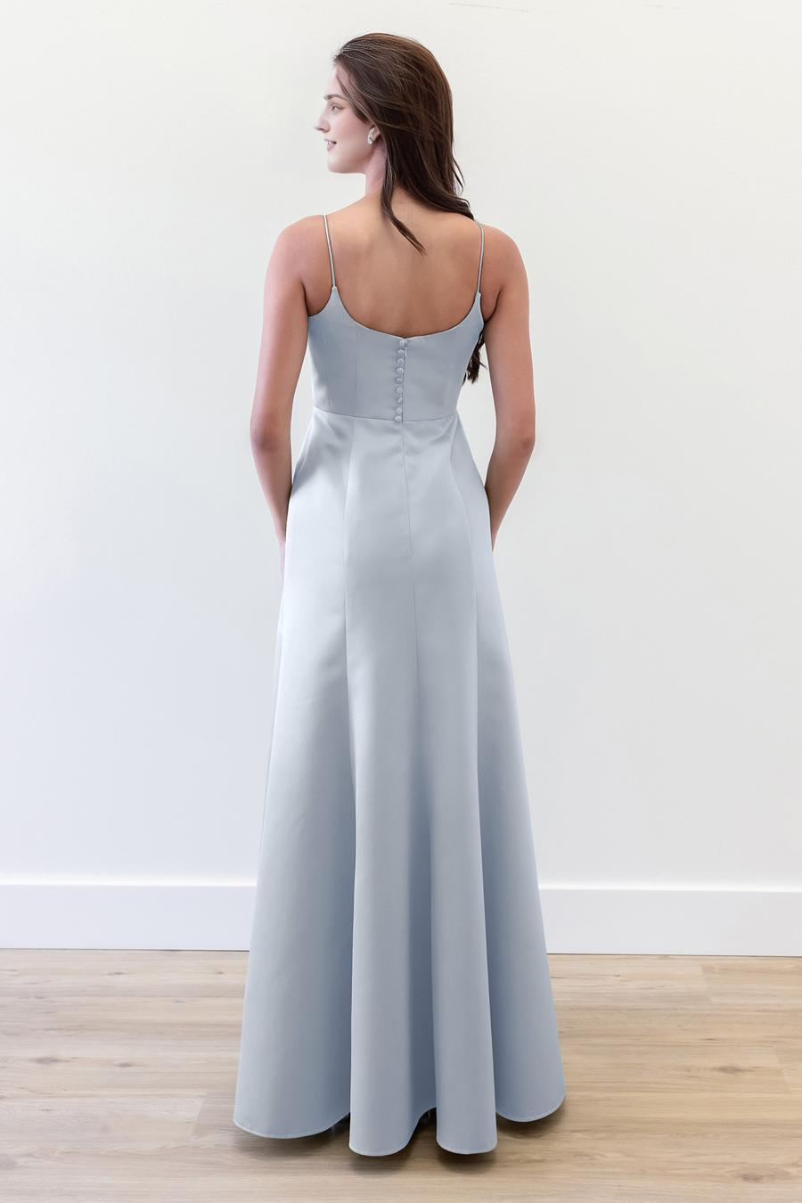 Ärmelloses, rückenfreies und bodenlanges Ballkleid mit quadratischem Ausschnitt und dünnen Schulterträgern