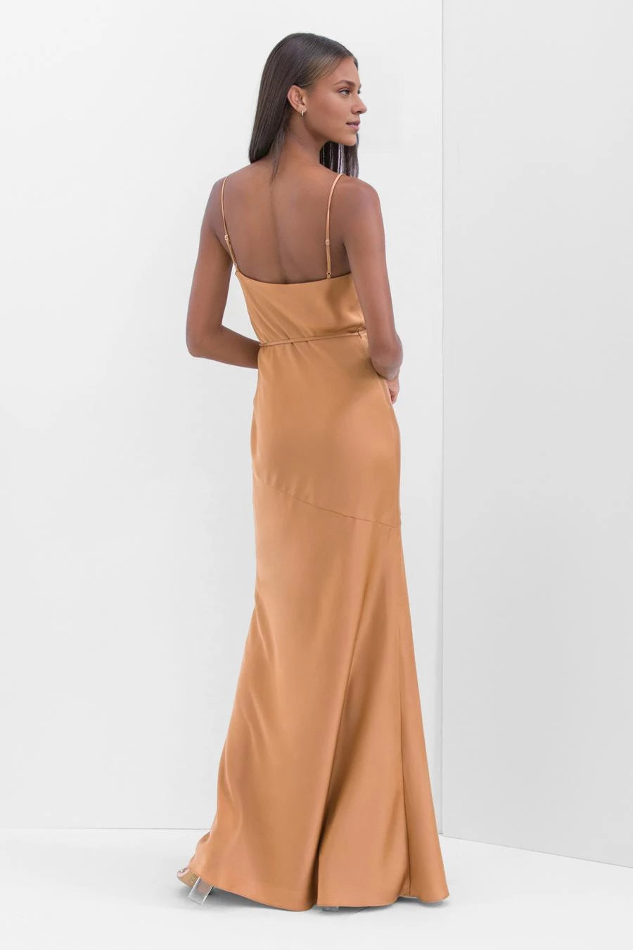 Ärmelloses, bodenlanges Ballkleid mit quadratischem Ausschnitt, dünnen Schulterträgern, rückenfreiem Seitenschlitz