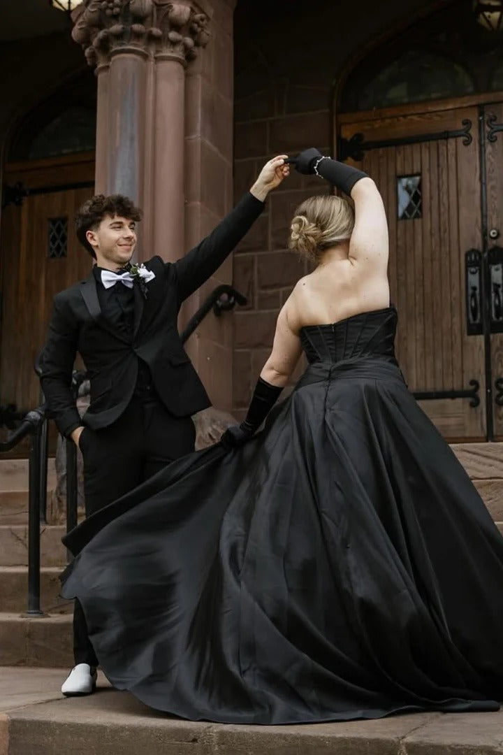 Strapless Satin Ball Gown – Sweetheart Neckline Formal Dress with Full Skirt and Train