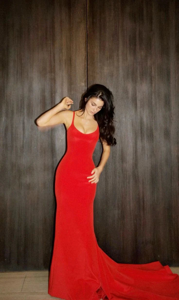 Stunning Red Mermaid Prom Dress with Scoop Neck, Spaghetti Straps and Sweeping Train