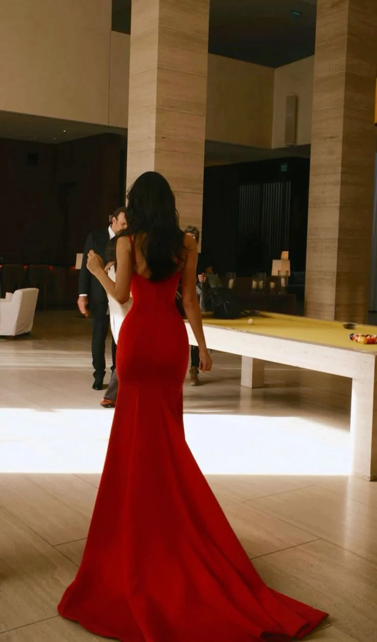 Stunning Red Mermaid Prom Dress with Scoop Neck, Spaghetti Straps and Sweeping Train