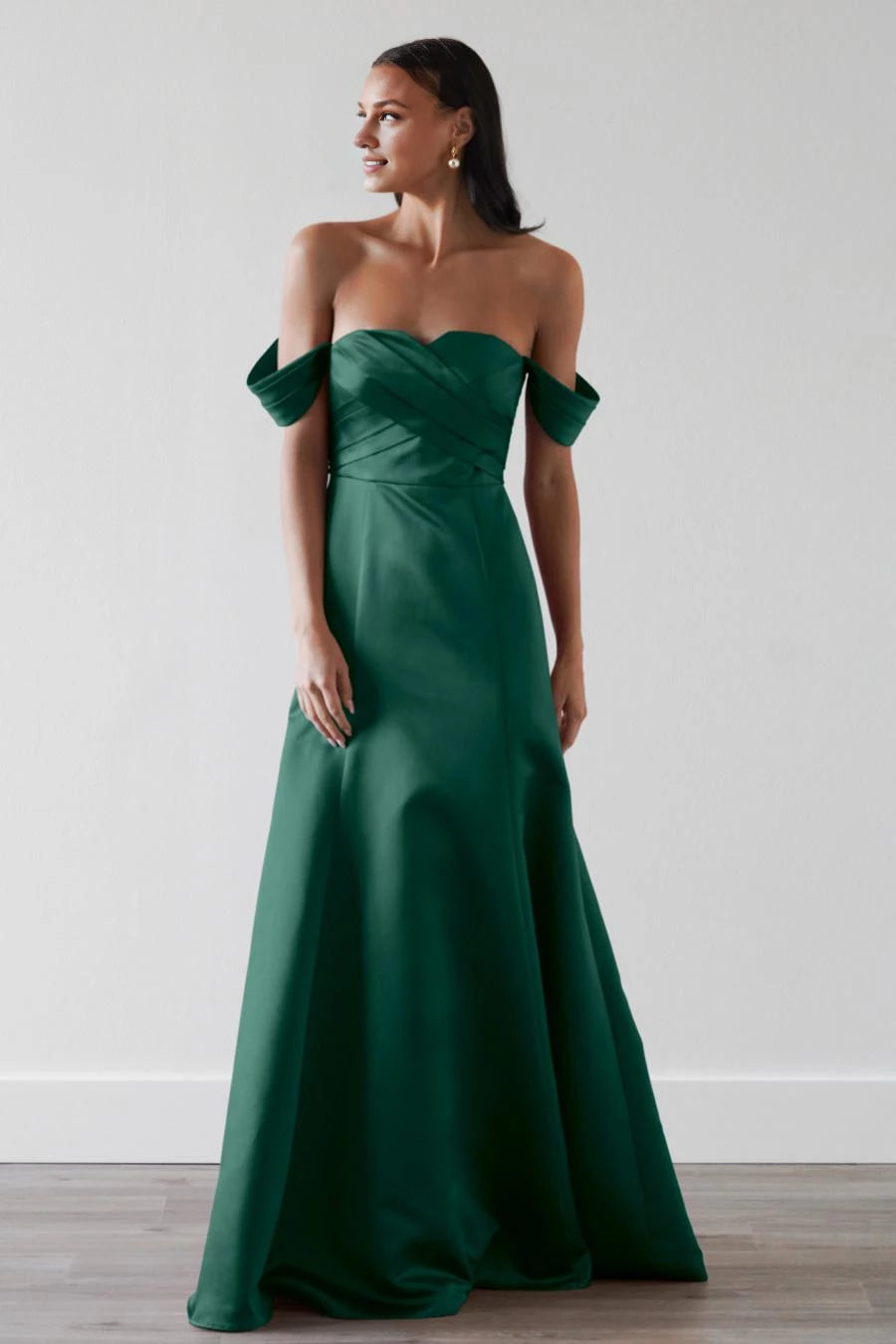 Schulterfreies, ärmelloses, rückenfreies und bodenlanges Ballkleid mit herzförmigem Ausschnitt
