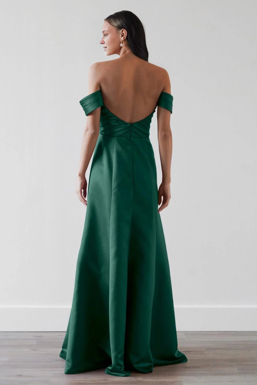 Schulterfreies, ärmelloses, rückenfreies und bodenlanges Ballkleid mit herzförmigem Ausschnitt