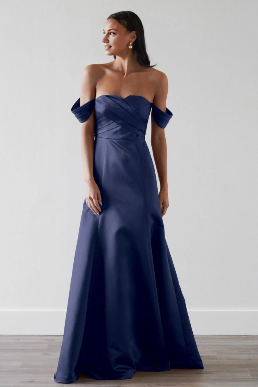 Schulterfreies, ärmelloses, rückenfreies und bodenlanges Ballkleid mit herzförmigem Ausschnitt