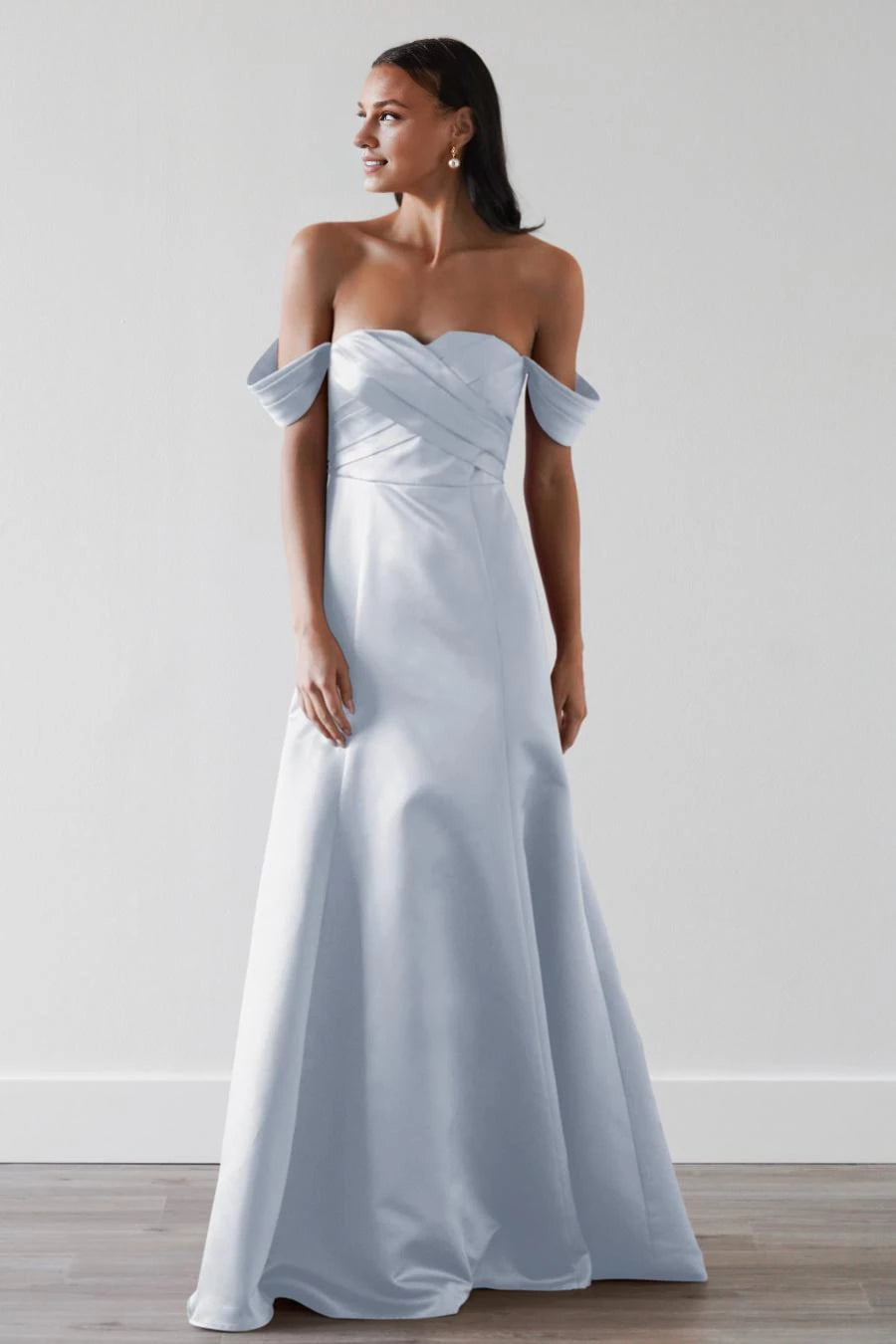 Schulterfreies, ärmelloses, rückenfreies und bodenlanges Ballkleid mit herzförmigem Ausschnitt