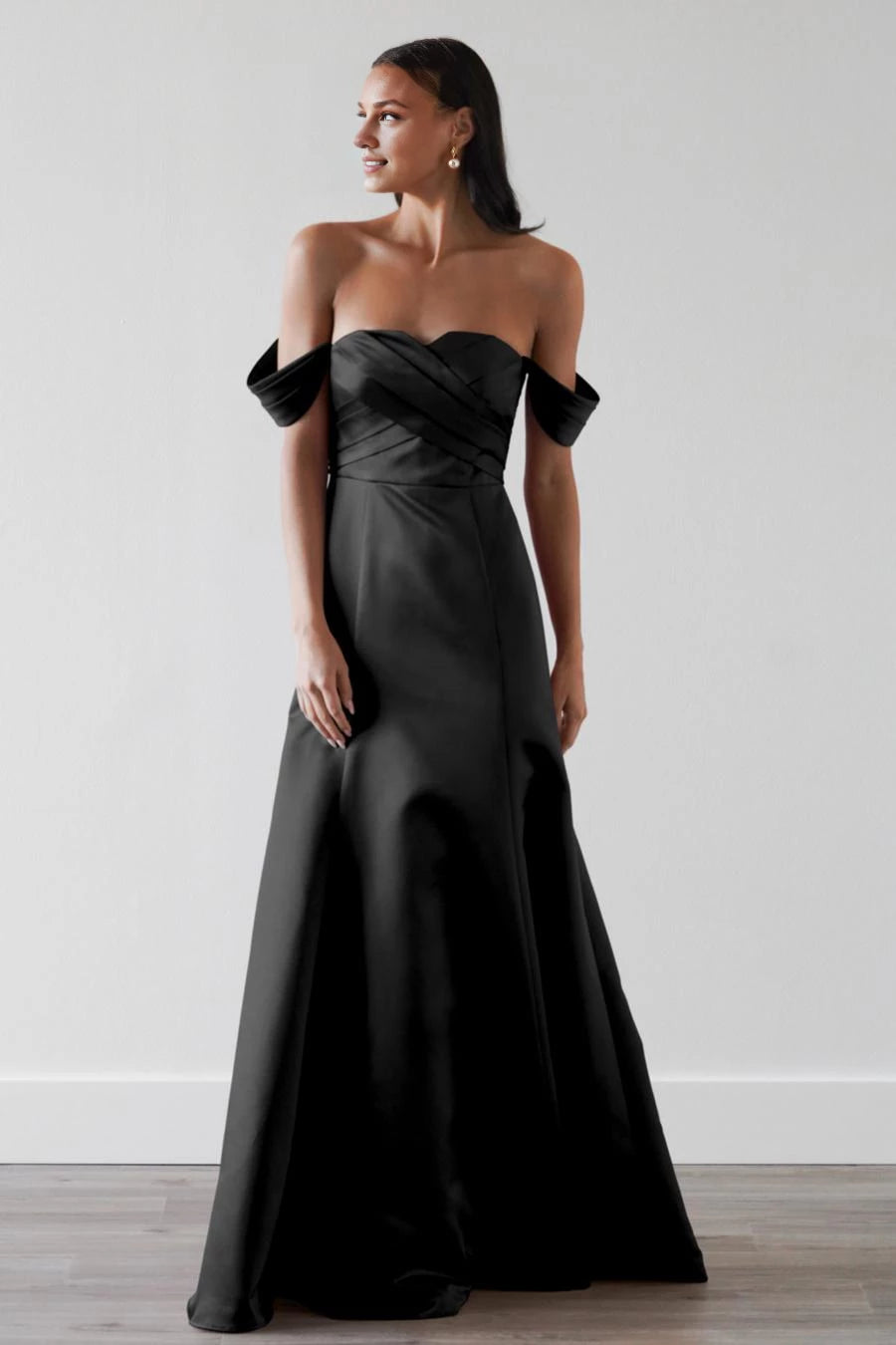 Schulterfreies, ärmelloses, rückenfreies und bodenlanges Ballkleid mit herzförmigem Ausschnitt