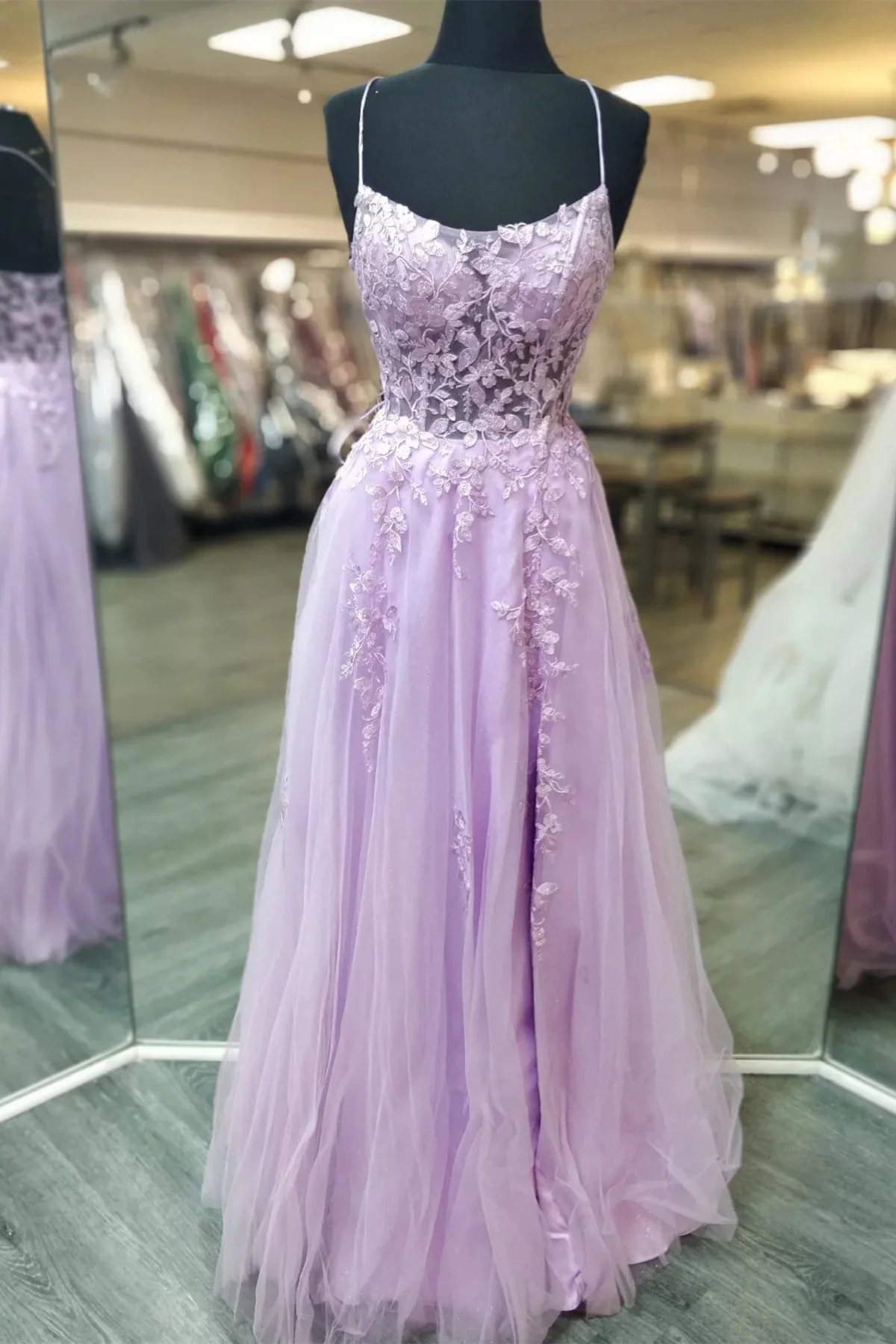 Whimsical A-Line Scoop-Neck Thin-Spaghetti-Strap Floral-Lace Applique Tulle Floor-Length Prom Dress