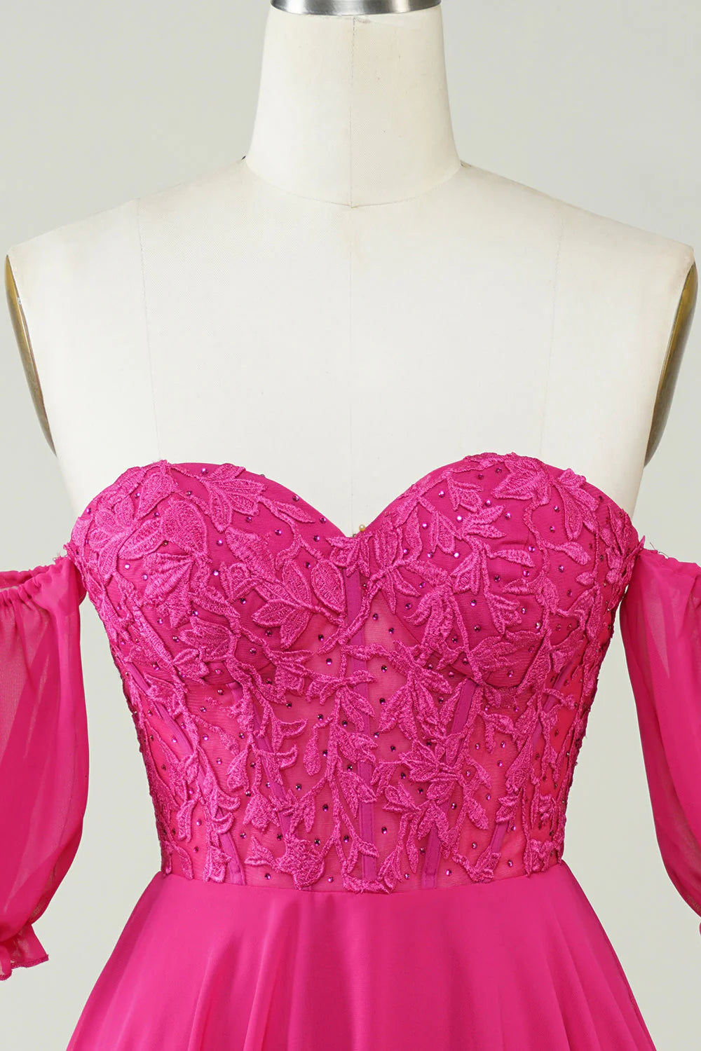 Lila-rotes A-Linien-Kleid mit engem Korsett und Chiffonspitze, kurz, für den Schulanfang