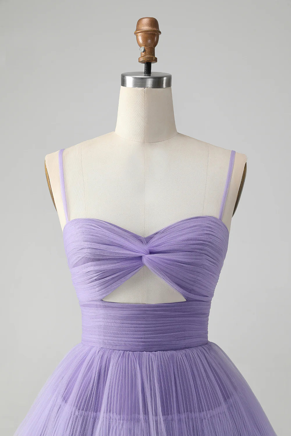 Jolie jupe courte violette à bretelles fines et à volants pour la rentrée scolaire