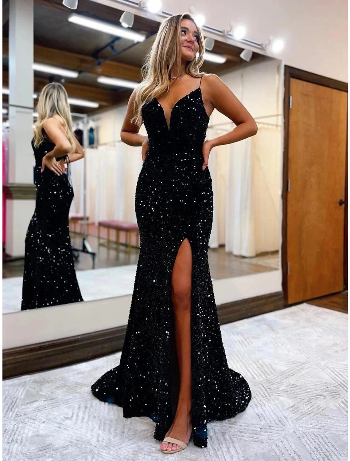 Meerjungfrau/Trompete Ballkleider Sparkle &amp; Shine Kleid Formale Hochzeit Party Hofschleppe Ärmellos V-Ausschnitt Pailletten Rückenfrei mit Pailletten Schlitz