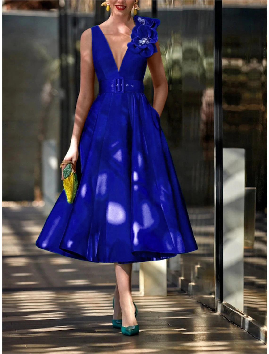 Robe de cocktail trapèze d'automne rouge et verte, style vintage, formelle, longueur thé, sans manches, col en V, ceinture en satin avec plis, épaules fleuries