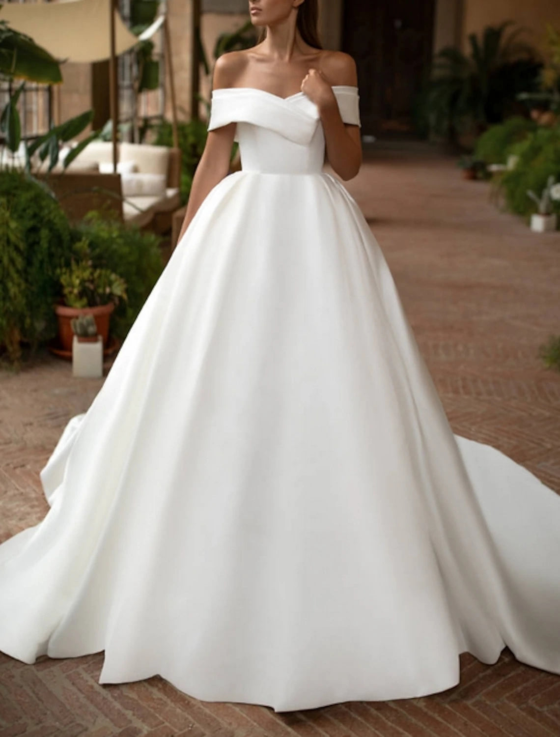 Robes de mariée de fiançailles formelles, robe de bal, épaules dénudées, manches courtes, traîne courte, robes de mariée en satin avec fronces