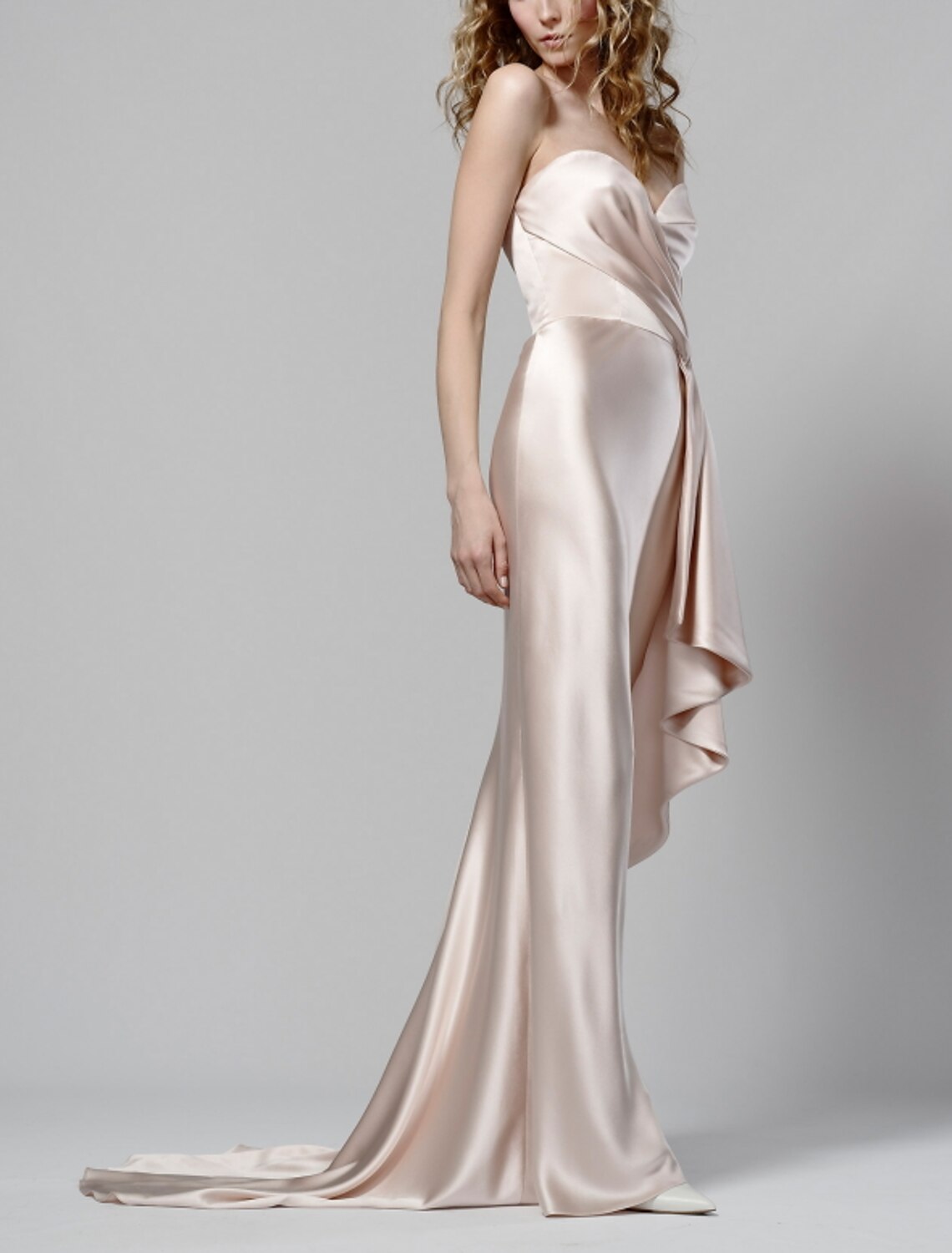 Etui-/Säulen-Abendkleid, elegantes Kleid, Verlobungskleid, formeller Abend, Sweep/Pinselzug, ärmellos, trägerlos, italienischer Satin mit Drapierung