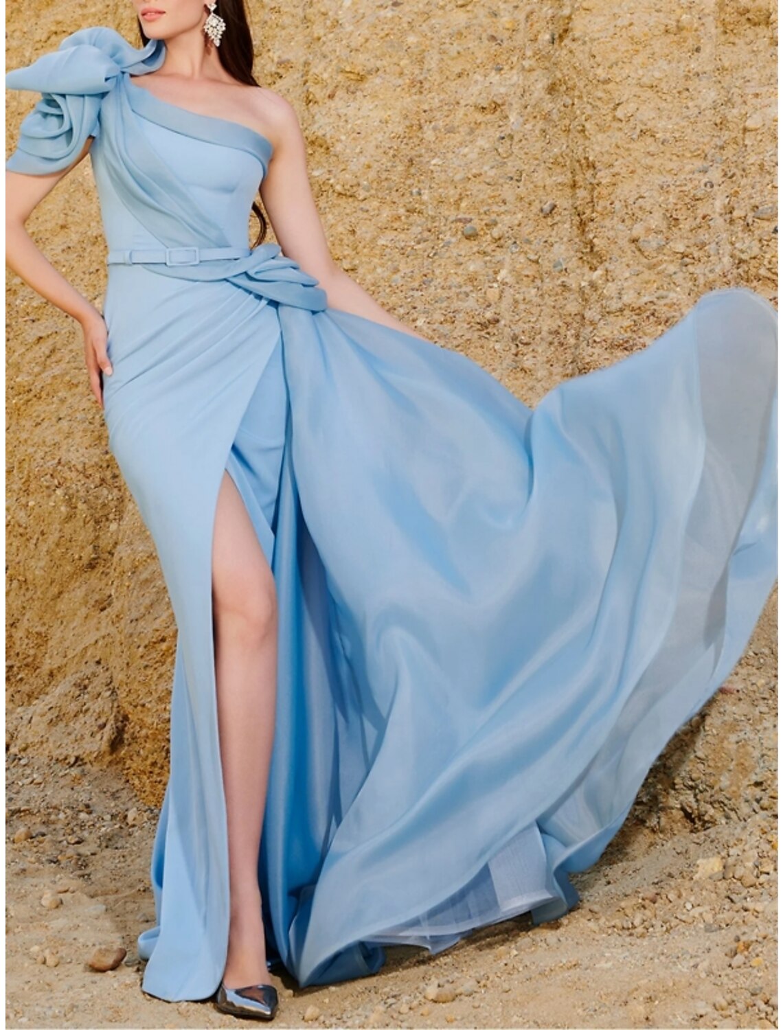 Robe de cocktail fourreau/colonne, robe fendue haute, robe formelle pour invité de mariage, traîne à balayage/pinceau, sans manches, une épaule, tulle avec fleur sur l'épaule