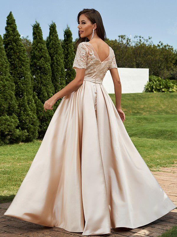 Robe de demoiselle d'honneur trapèze/princesse en satin avec appliques, manches courtes et longueur au sol