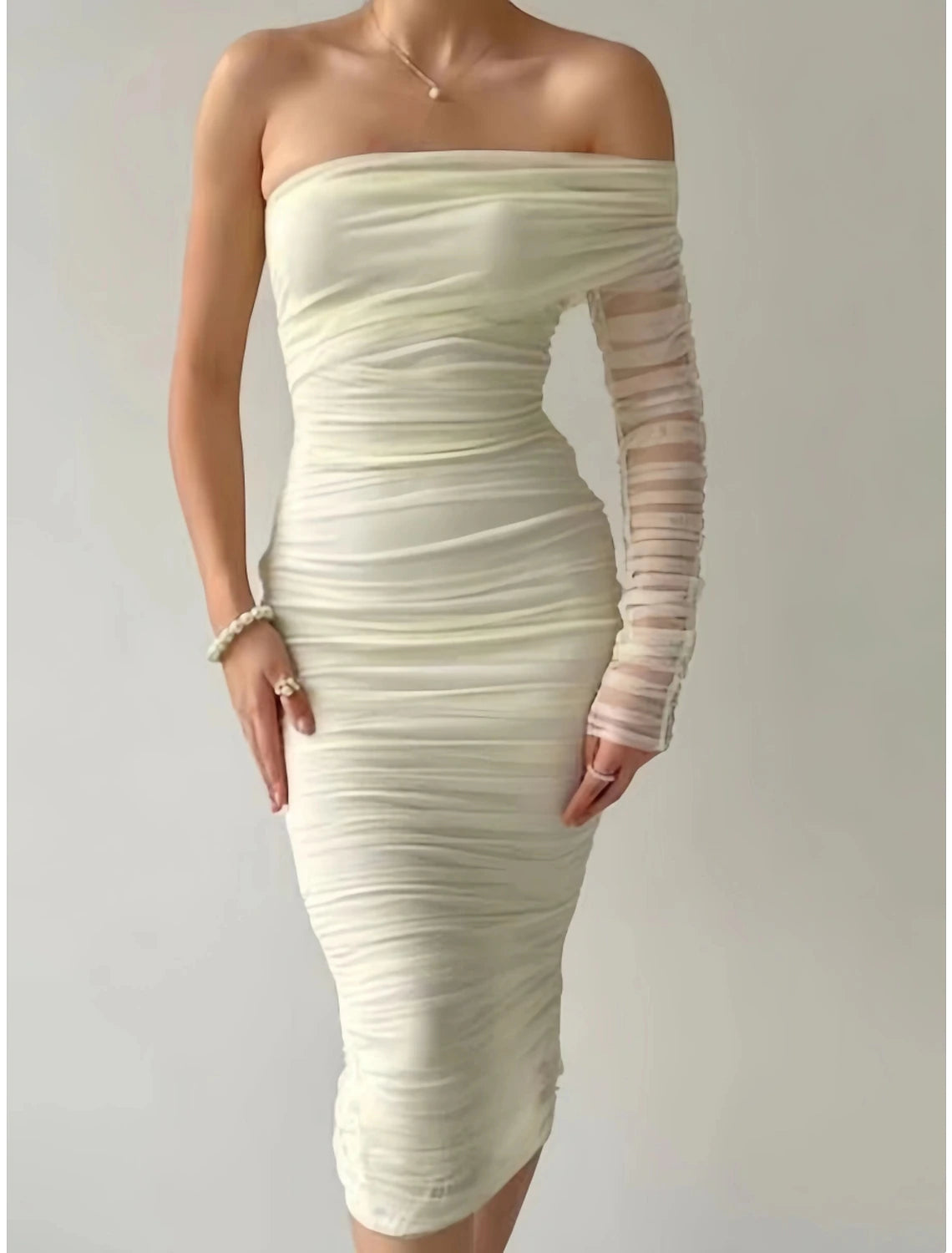 Etuikleid/Säulen-Abendkleid, sexy Kleid, formell, knielang, lange Ärmel, eine Schulter, Tüll mit gerüschtem Schlitz